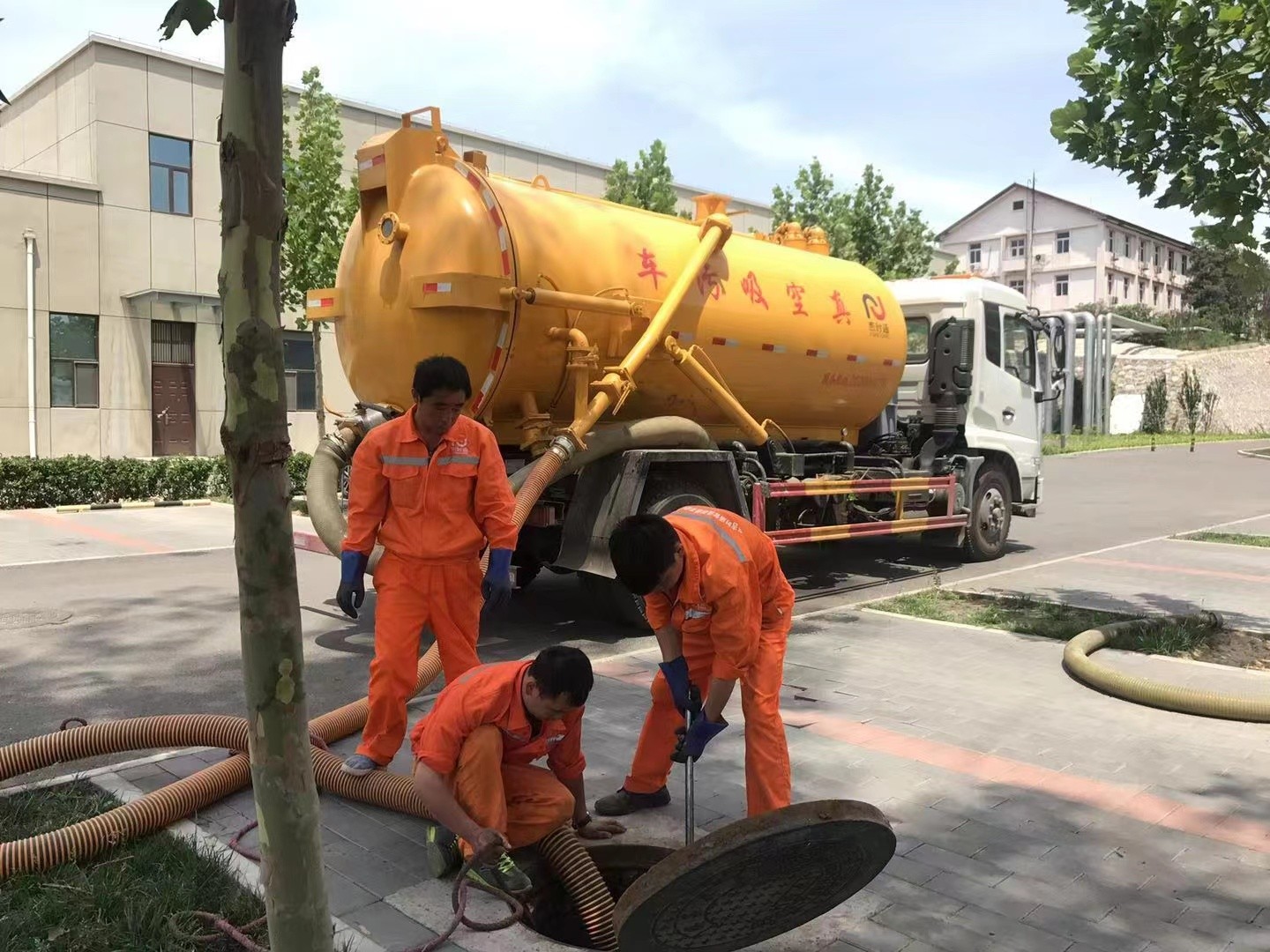 宁远化粪池清理与5-8吨吸粪车施工效率分析